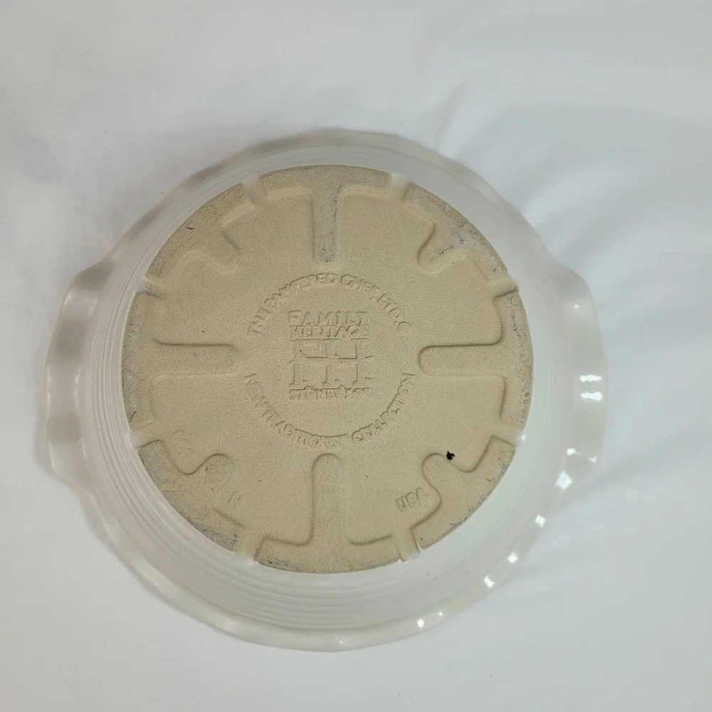 Pampered Chef Family Heritage Stoneware Deep Dish Pie Plate White Scalloped 9in